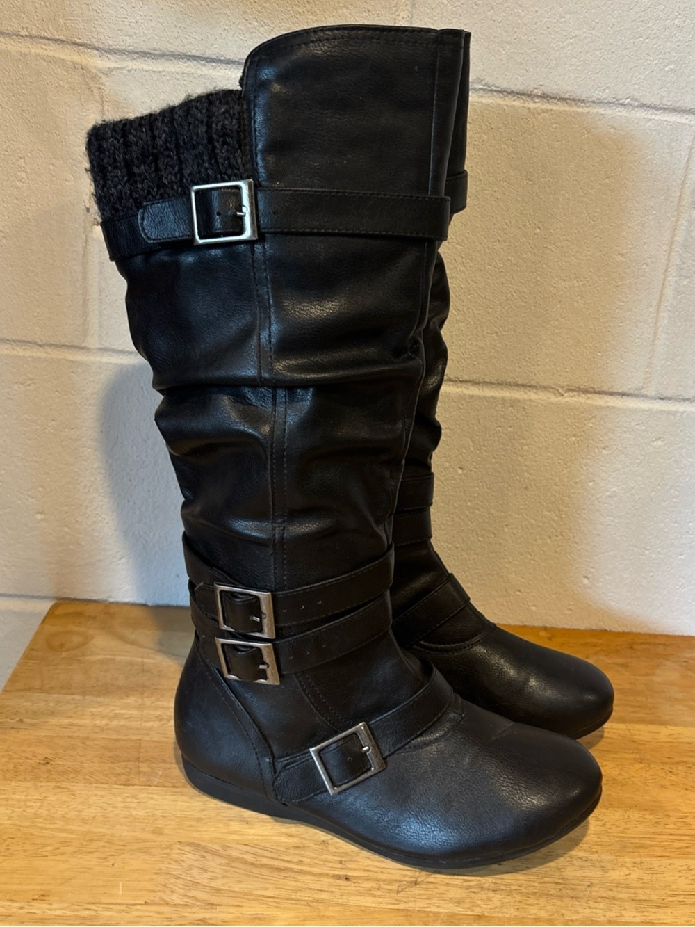Bingo women’s black knee high boots side zip size 7W Goth